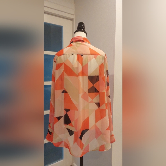 Two by Vince Camuto Abstract Button-Down Shirt - Coral and Cream - Picture 4 of 4